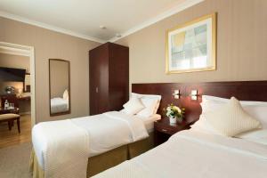 Family Room (2 Adults + 2 Children) room in Hotel Savoy