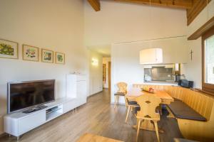 Edelweiss Ferienwohnung, Attica Muntognas