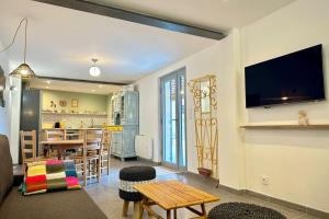 Comme Chez Mémé house with terrace in the center