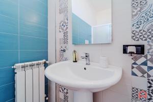 Villa con Piscina sul Mare a Terrasini