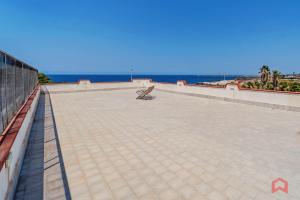 Villa con Piscina sul Mare a Terrasini