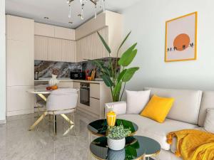 Qoople Legend B - premium apartments steps from the sea