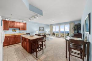 Laketown Wharf #1516