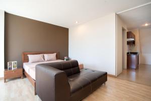 181 Ekkamai Studio Apartment