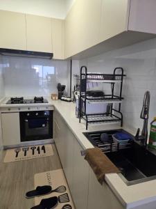 Executive elegantly furnished three bedroom apartment withmodern facilities ,modern swimming pool ,fully equipped gym,children playground and close proximity to major shopping centers and gourmet restaurants