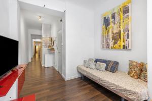 Open-concept apartment near Central Market
