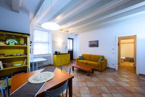 La casa di Irene - Bright Apartment in Trento's Heart
