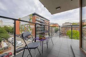 Bright Apartment Okrzei in Warsaw Near PGE by Noclegi Renters