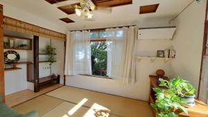 「池間島の一棟貸切りの宿アロハナ」日本最大級のサンゴ礁群ヤビジに最も近い宿。夕陽,海まで徒歩3分