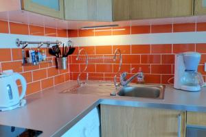 Comfortable apartment with pool facing the sea