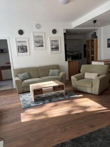 VARSANYI HOME - Live Like a LOCAL