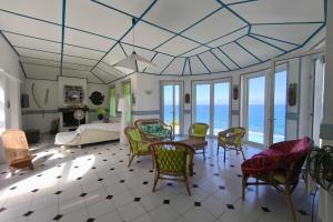 Spacious villa with pool and sea views