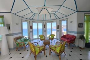 Spacious villa with pool and sea views