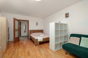 Inviting Studio on Decebal Boulevard in Bucharest