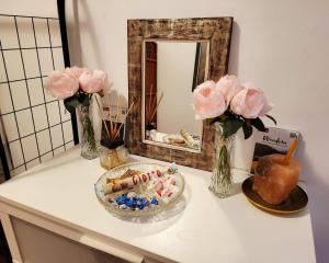 Significantly reduced price due to trouble of warm water! Renovated Garden-Apartment, next to forest, on the mountain, free parking