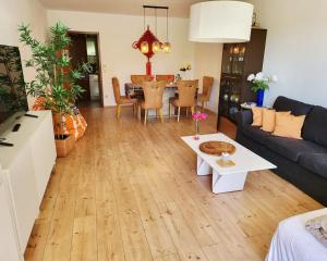 Garden-Apartment on top of mountain, next to forest, free parking