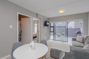 Arch House Langebaan - Modern Stay Near Beach & Club Mykonos