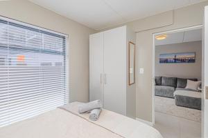 Arch House Langebaan - Modern Stay Near Beach & Club Mykonos