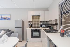 Arch House Langebaan - Modern Stay Near Beach & Club Mykonos