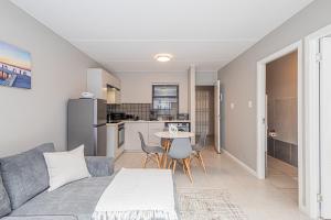 Arch House Langebaan - Modern Stay Near Beach & Club Mykonos