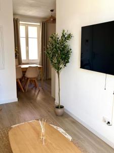 Azura - Guest House