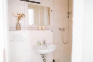 RG Living Self Check-In 24-7 Rooms Bad Salzuflen Near Messe Center Free Parking