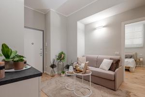 NEW! Duomo-San Siro - Super Cute Modern Apt, 15mins to Duomo!