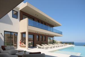 Ayeria Villa, Design Retreat by the Beach & Shops, By ThinkVilla