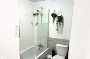 2Bed Family Professional with parking weekly