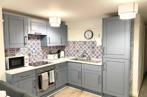 2Bed Family Professional with parking weekly