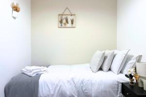 2Bed Family Professional with parking weekly