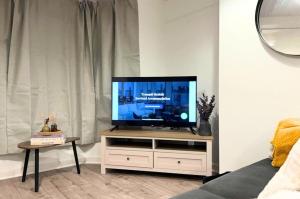 2Bed Family Professional with parking weekly