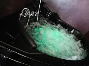 Love appart, face mer, balnéo