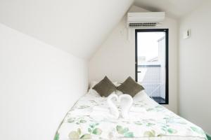 New decorative 6ppl 3-Story House 5-mins walk Sta