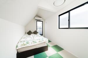 New decorative 6ppl 3-Story House 5-mins walk Sta