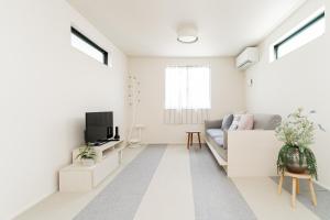 New decorative 6ppl 3-Story House 5-mins walk Sta