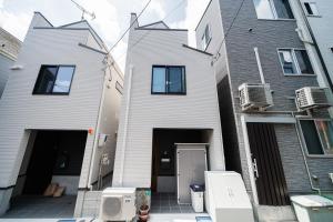 New decorative 6ppl 3-Story House 5-mins walk Sta