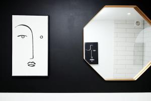 MODERN BOURNEMOUTH BEACH APARTMENT- SLEEPS 6 - PRIVATE GARDEN, ULTRAFAST Wifi, PRIVATE PARKING SPACE, FLAT SCREEN TV, 1 MINUTE WALK FROM BARS & RESTUARANTS