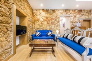 Charming Villa in Quelfes with Shared Pool