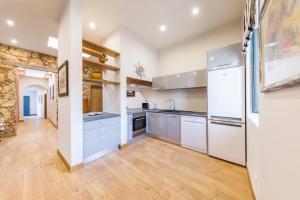 Charming Villa in Quelfes with Shared Pool