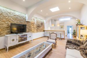 Sea-view villa in Quelfes + Shared pool