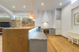 Sea-view villa in Quelfes + Shared pool