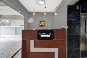 Townhouse Oak Bangalore Garudacharpalya Metro Station
