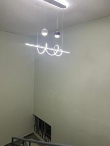 Chic Central Near Airport Family House