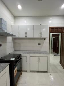 Chic Central Near Airport Family House