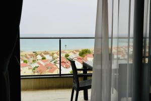Helena Sea Breeze Apartments - Resort Living with Pools & Full Facilities