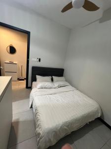 Neu Suite small studio with own private bathroom free wifi Deposit RM200