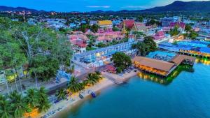 มหาสมุทรคอสทอลพูลวิลล่า Mahasamut Coastal Poolvilla