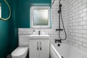 Stylish 1BD Canal-Side Flat with Private Garden