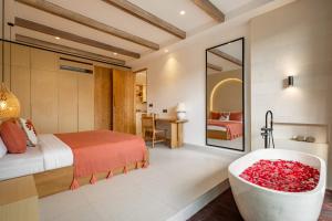 NEW Luxury 3BR Villa with Bathtub - 6mins to Beach